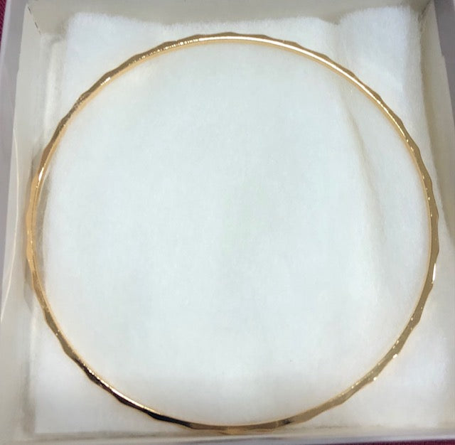 AVON Vintage Classic Style Gold Tone Thin Bracelet Bangle New in Box