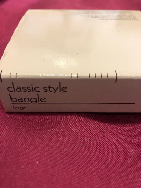 AVON Vintage Classic Style Gold Tone Thin Bracelet Bangle New in Box