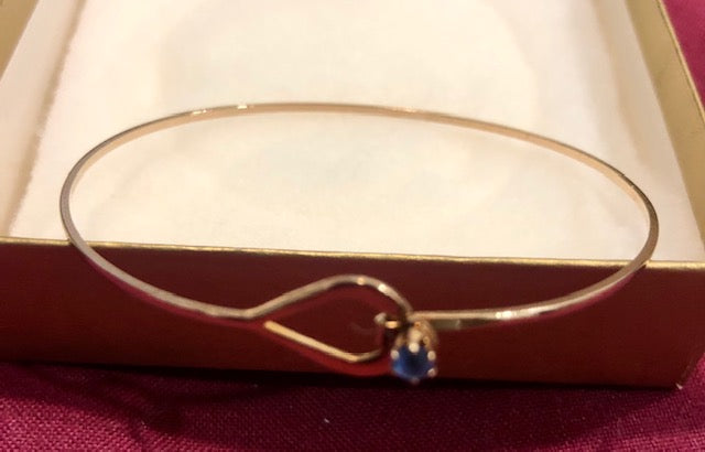 AVON Vintage Elegant Catch a Birthstone Blue Gemstone Gold Tone Thin Bracelet New in Box