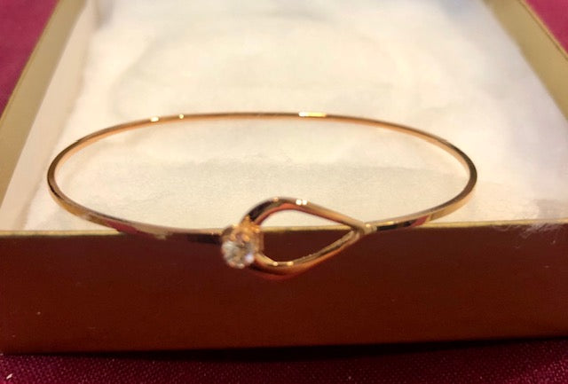 AVON Vintage Elegant Catch a Star Gold Tone Thin Bracelet New in Box