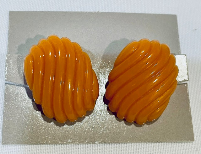 NEW AVON Vintage Orange Shell Shape Clip Earrings