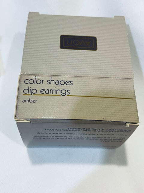 NEW AVON Vintage Orange Shell Shape Clip Earrings