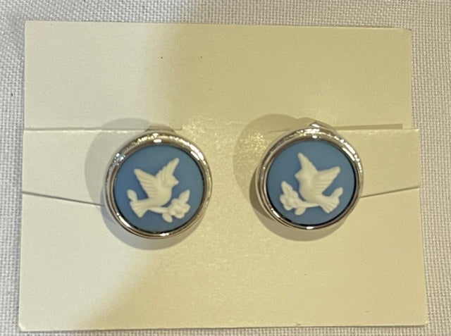 NEW AVON Vintage Cameo Silhouetee Collection Blue Clip Earrings