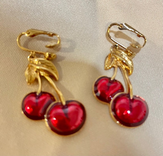 AVON Vintage Beautiful Cheery Cherry Clip Earrings NEW in BOX 1992