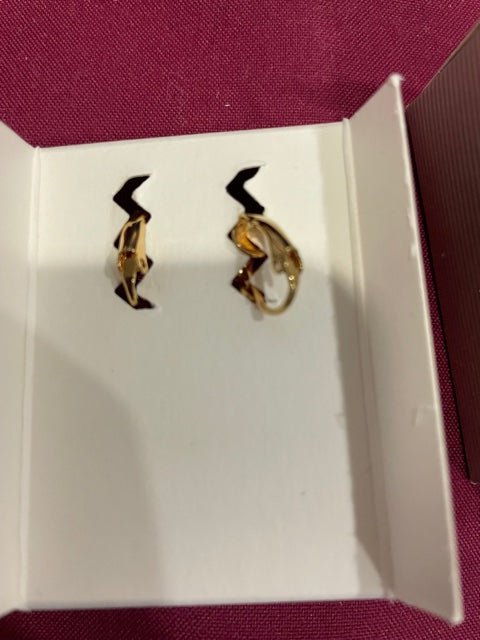 AVON Vintage Beautiful Frosted Grapes Large Clip Earrings Peach Color NEW in BOX 1991