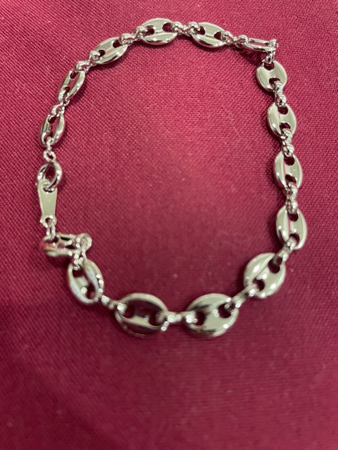 AVON Vintage Beautiful Silver Tone Chain Bracelet New in Box