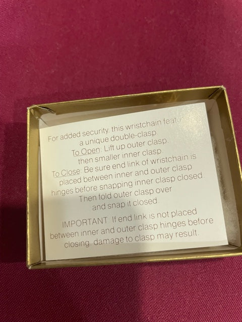 AVON Vintage Classic Style Wrist chain Gold Tone Bracelet New in Box