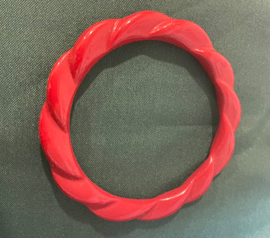 AVON Vintage Beautiful Simulated Cinnabar China Fantasy Large Bangle Bracelet New in Box