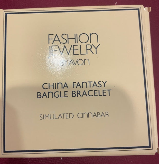 AVON Vintage Beautiful Simulated Cinnabar China Fantasy Large Bangle Bracelet New in Box