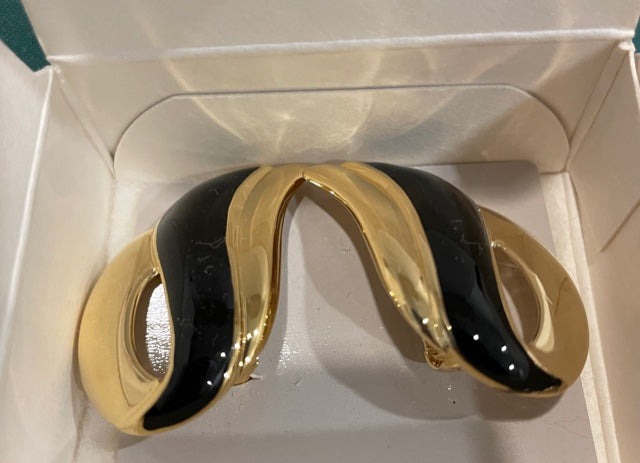 AVON Beautiful Sleek Swirl Gold Tone Clip Earrings NEW in BOX