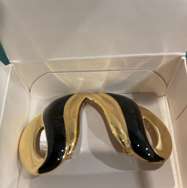 AVON Beautiful Sleek Swirl Gold Tone Clip Earrings NEW in BOX