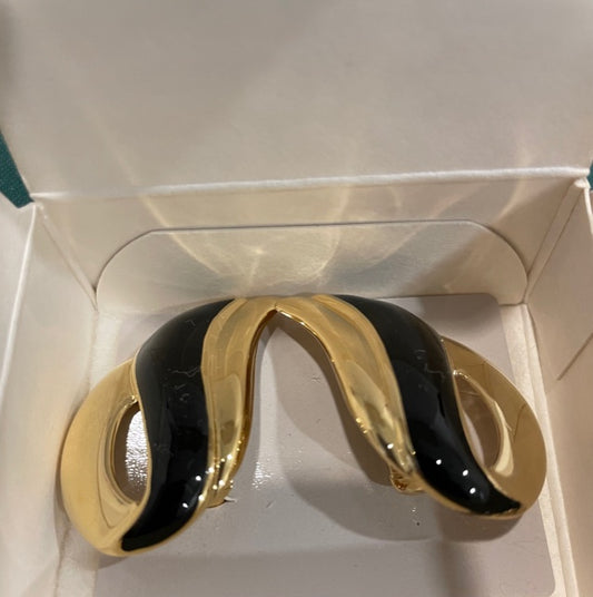 AVON Beautiful Sleek Swirl Gold Tone Clip Earrings NEW in BOX