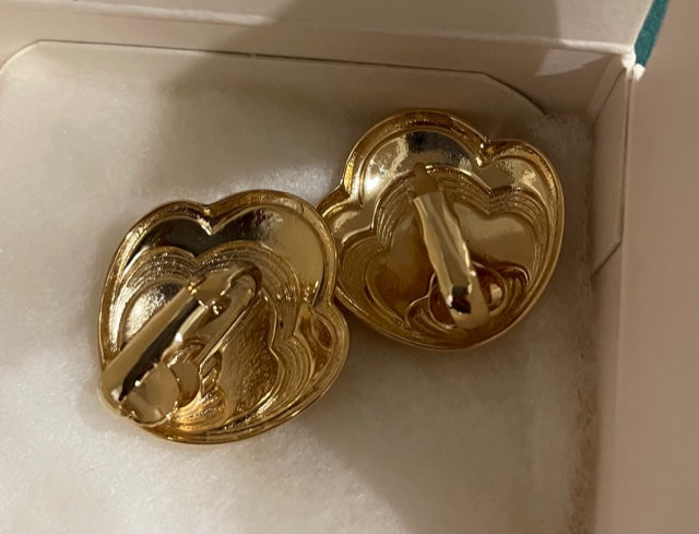 AVON Beautiful Pealized Pastel Clip Earrings NEW in BOX