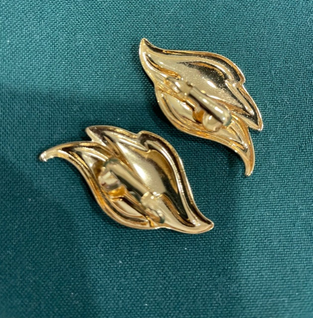 AVON Beautiful Glitter Flame Fiery Red Clip Earrings NEW in BOX