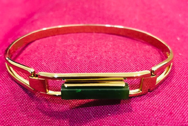 AVON Vintage Treasured Jade Gold Tone Bracelet New in Box 1978