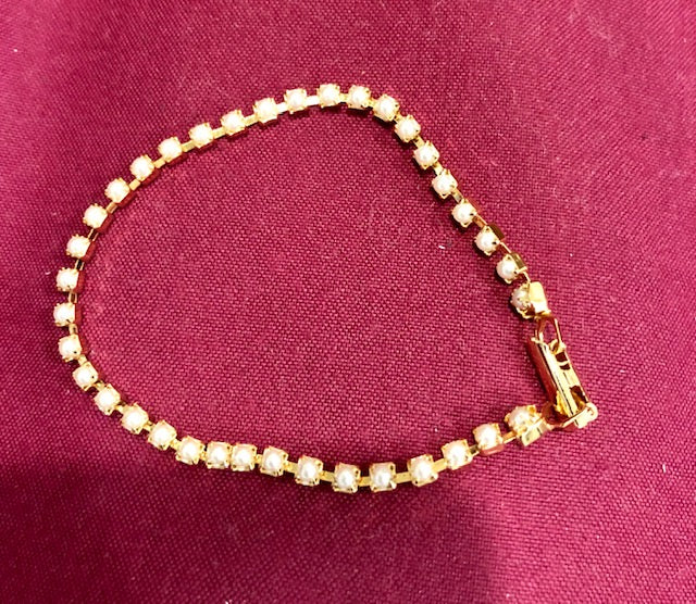 AVON Vintage Pearlsque Tennis Large Bracelet New in Box