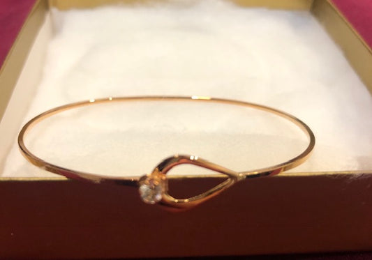 AVON Vintage Elegant Catch a Star Gold Tone Thin Bracelet New in Box