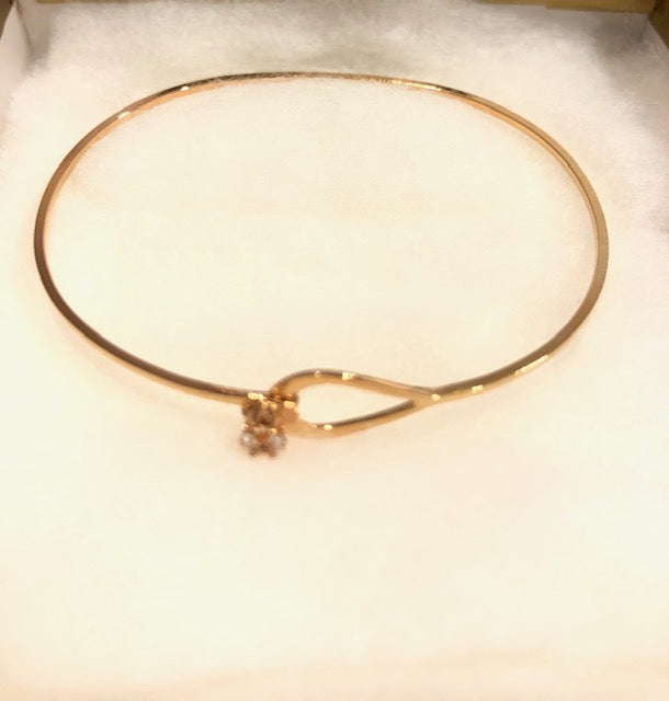 AVON Vintage Elegant Catch a Star Gold Tone Thin Bracelet New in Box