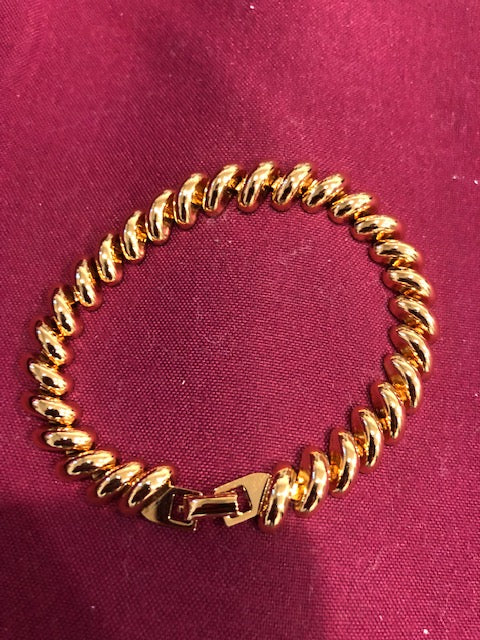 AVON Vintage San Marco Gold Tone Bracelet New in Box