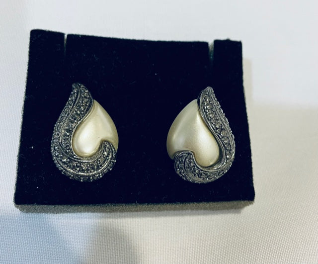 NEW AVON Vintage Elegant Traditional Silver Tone Pearl Teardrop Clip Earrings, Cream Color