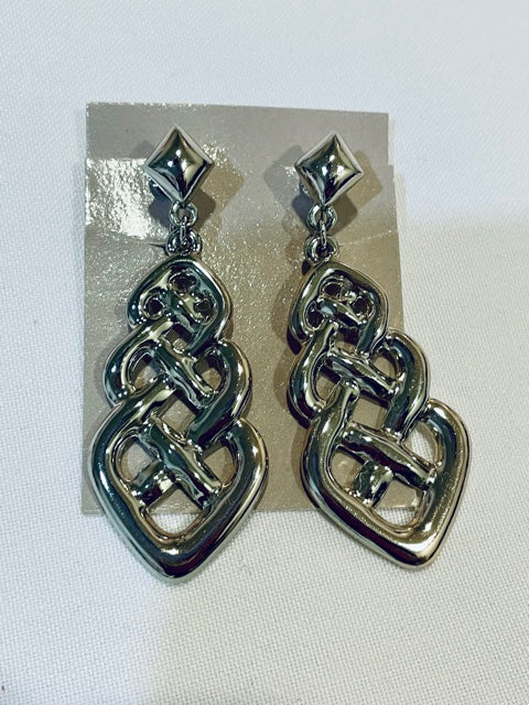 NEW AVON Vintage Polished Weave Silver Plated Metallic Tone Clip Earrings