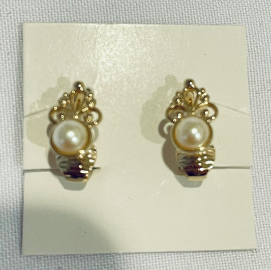 AVON Vintage Gorgeous Romantic Moments Faux Pearl Clip Earrings