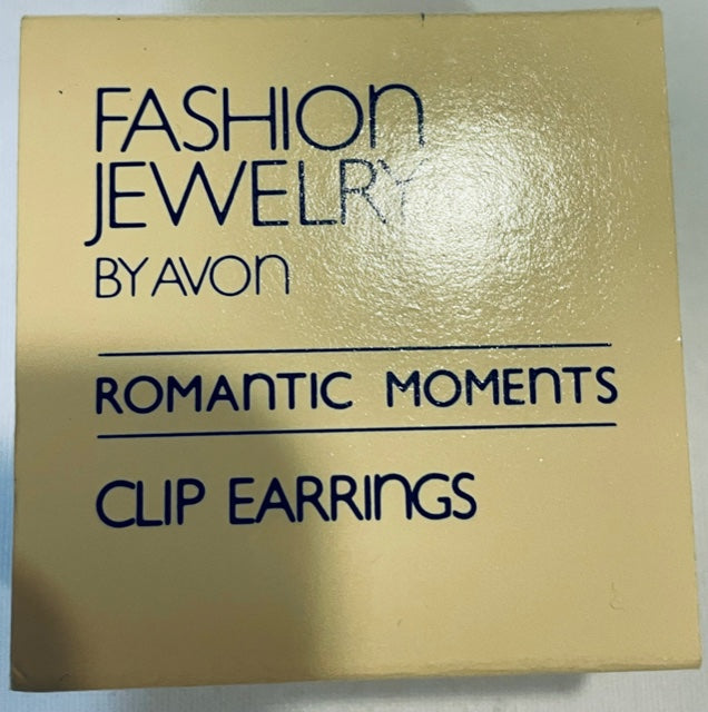 AVON Vintage Gorgeous Romantic Moments Faux Pearl Clip Earrings