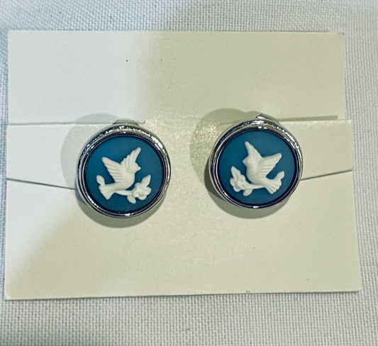 NEW AVON Vintage Cameo Silhouetee Collection Blue Clip Earrings