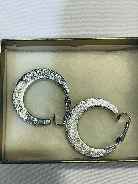 NEW AVON Vintage Gorgeous Silver tone Crescent Clip Earrings 1976