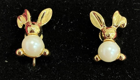 AVON Vintage Pearl Bunny Clip Earrings Super Cute! NEW in BOX 1995