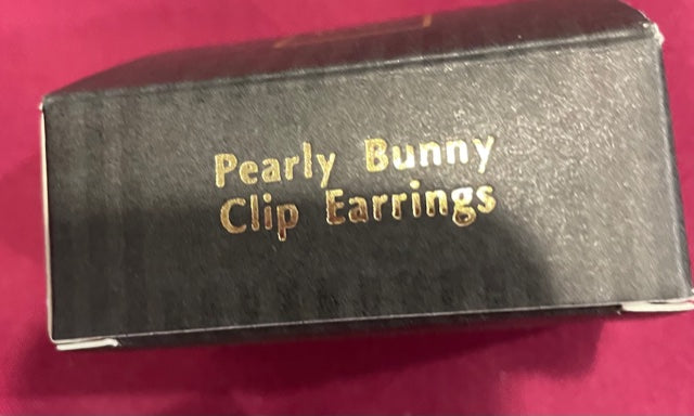 AVON Vintage Pearl Bunny Clip Earrings Super Cute! NEW in BOX 1995