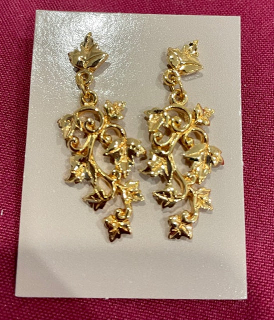 AVON Beautiful Vintage Goldtone Vineleaf Pierced Earrings with Surgical Steel Posts NEW in BOX 1990