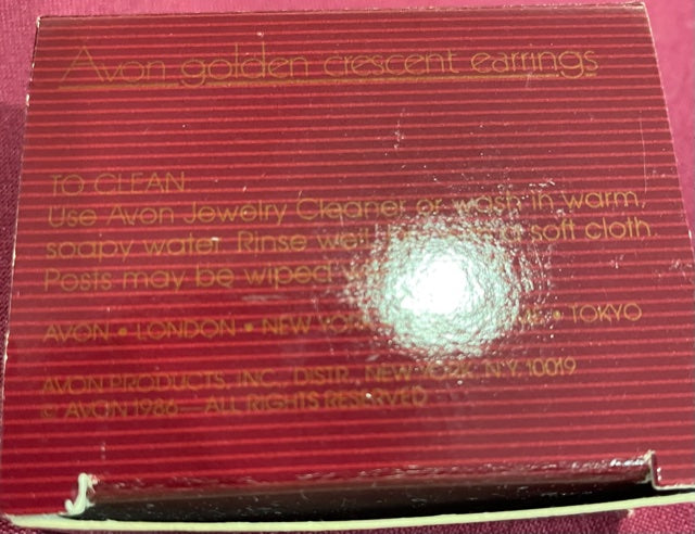 AVON Vintage Beautiful Golden Crescent Earrings Pierced Earrings NEW in BOX 1986