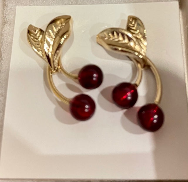 AVON Beautiful Vintage Cherry Convertible Pierced Earrings with Simulated Garnet Beads NEW in BOX 1983