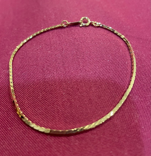 AVON Vintage Gorgeous Polished Gold Tone Wrist Chain Bracelet New in Box