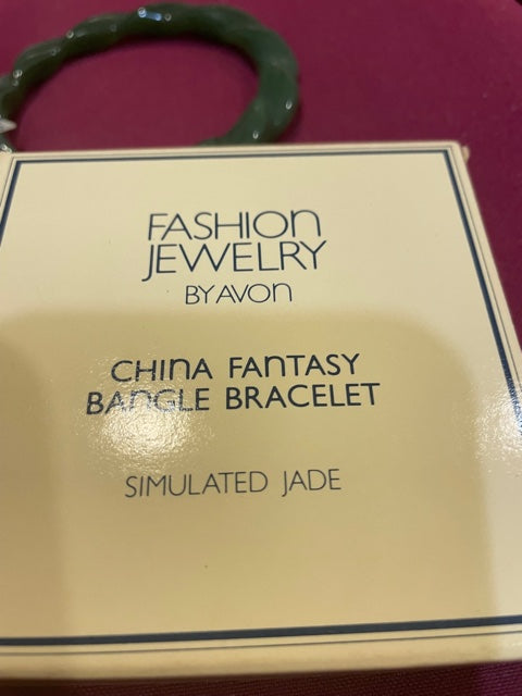 AVON Vintage Gorgeous Simulated Jade China Fantasy Large Bangle Bracelet New in Box