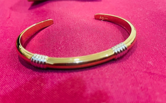 AVON Vintage Gorgeous Gold Tone Marlboro Wristcuff Bracelet New in Box