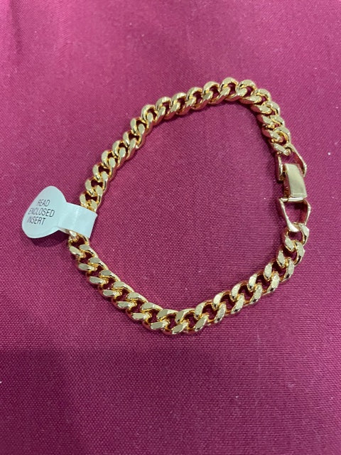 AVON Vintage Classic Style Wrist chain Gold Tone Bracelet New in Box