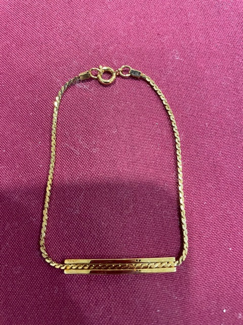 AVON Vintage Classic Gold Tone Small Bracelet New in Box