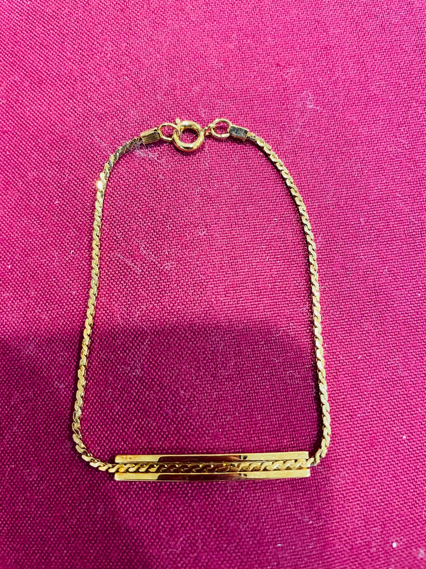 AVON Vintage Classic Gold Tone Small Bracelet New in Box