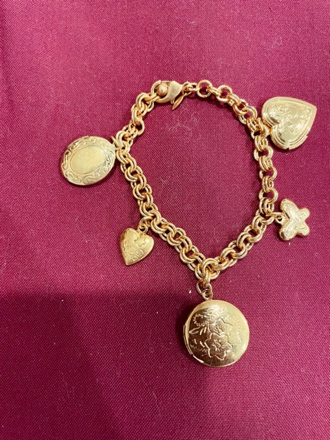 AVON Vintage Locket Charm Gold Tone Bracelet New in Box