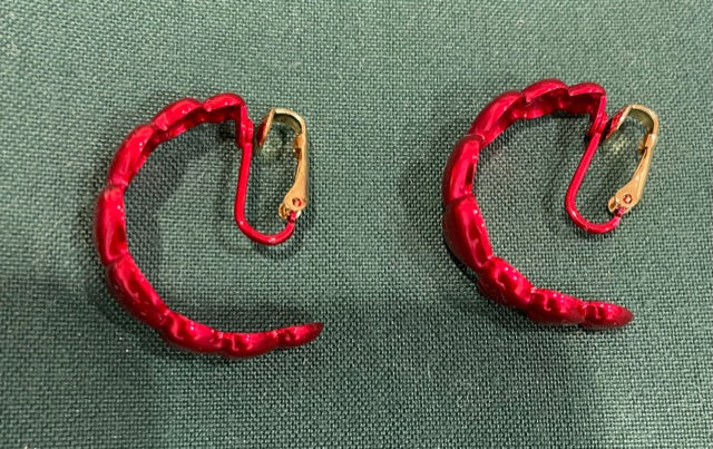 AVON Beautiful Red Heart Around Hoop Clip Earrings NEW in BOX