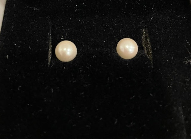 AVON Beautiful Classic Faux Pearl Stud Earrings NEW in BOX