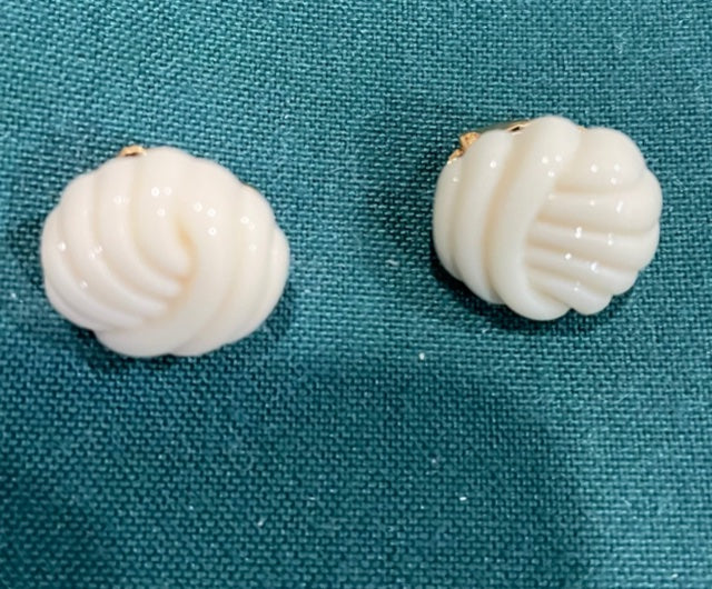 AVON Beautiful Ivory Tone Lustre Clip Earrings NEW in BOX