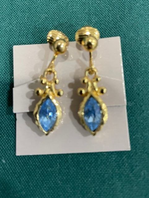 AVON Beautiful Blue Victorian Clip Earrings NEW in BOX