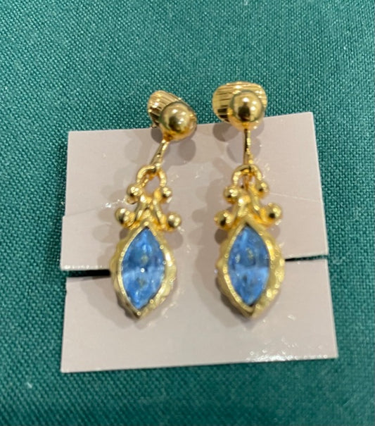 AVON Beautiful Blue Victorian Clip Earrings NEW in BOX