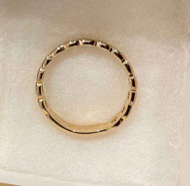 AVON Beautiful "Friendship" Ring Size 8, Gold Tone New in Box